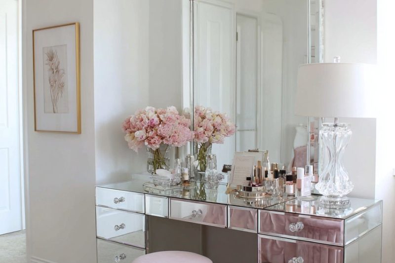 Vanity Ideas Bedroom: 15 Stylish Makeup Stations for Personal Grooming