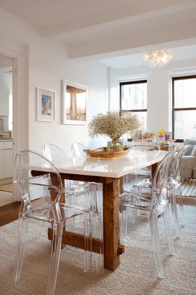 Table with pull-out extensions for occasional expansion