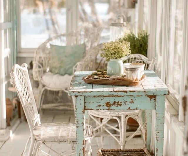 20 Cottage Sunroom Ideas to Create a Charming and Romantic Light-Filled Retreat