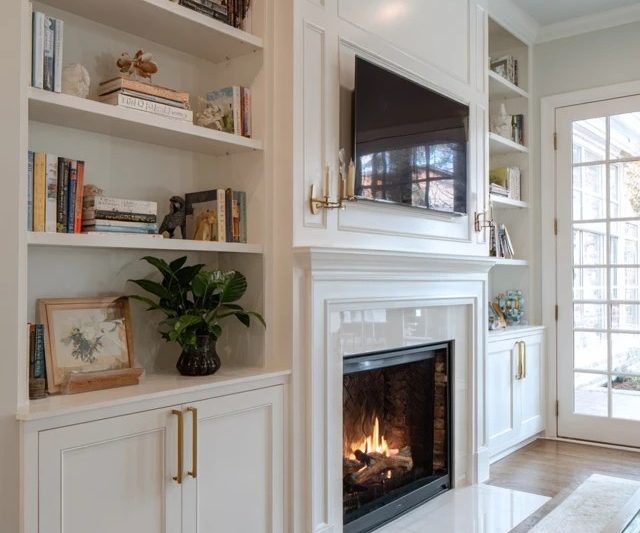 20 Sunroom with Fireplace Ideas to Create a Warm and Light-Filled Four-Season Retreat