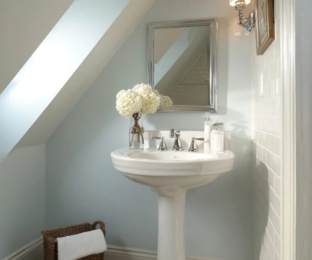 20 Attic Bathroom Ideas to Transform Sloped-Ceiling Spaces into Charming Retreats